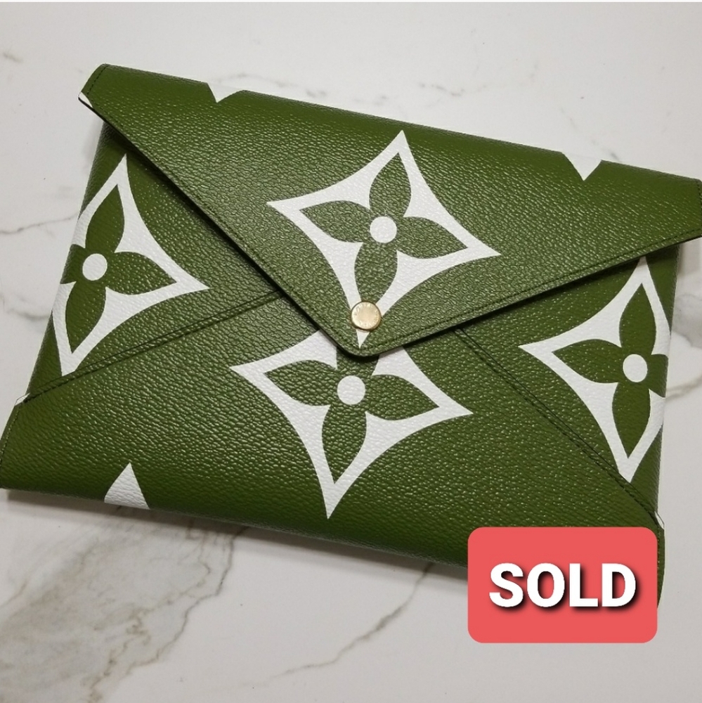 ❌SOLD❌ Louis Vuitton Giant 2019 Kirigami Pochette